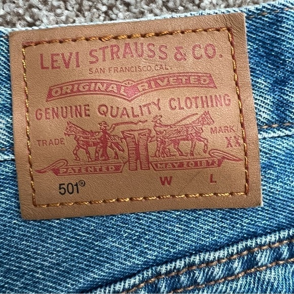 LEVIS  short 501 size W30 - Picture 5 of 10